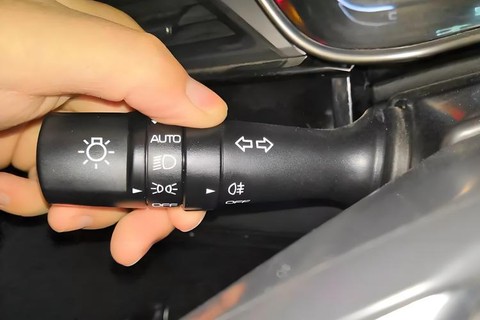 极品飞车怎么开车灯[图1]